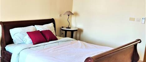 Penthouse | Desk, free WiFi, bed sheets