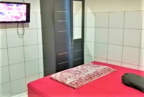 Standard Room | Desk, free WiFi, bed sheets