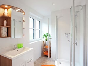 Shower, towels