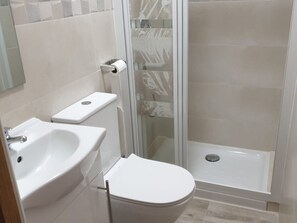 Shower, hair dryer, towels - Comfortable Apartment in Empuriabrava With Balcony (Castello d'Empuries)