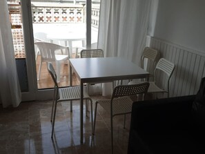 Living room - Comfortable Apartment in Empuriabrava With Balcony (Castello d'Empuries)