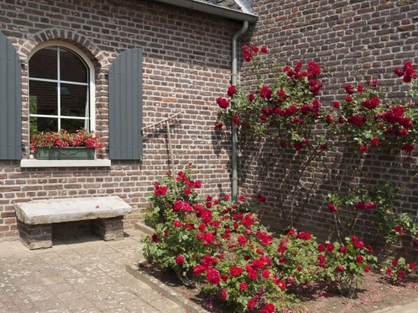 House | Exterior - Authentic Holiday Home in Baarlo With Private Terrace (Baarlo)