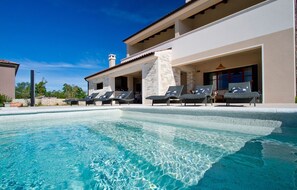 Outdoor pool - Villa With Private Pool and Garden Near Svetvincenat in Central Istria (Svetvincenat)