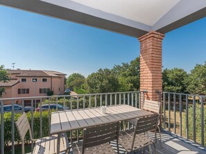 Balcony - Modern Apartment With Balcony for 4 Persons in Pore? (Porec)