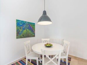Dining - Modern Apartment With Balcony for 4 Persons in Pore? (Porec)