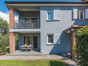 Exterior - Modern Apartment With Balcony for 4 Persons in Pore? (Porec)