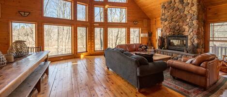 Fernseher, Kamin, Tischtennisplatte