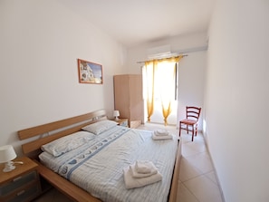 2 slaapkamers, een strijkplank/strijkijzer, gratis wifi, beddengoed