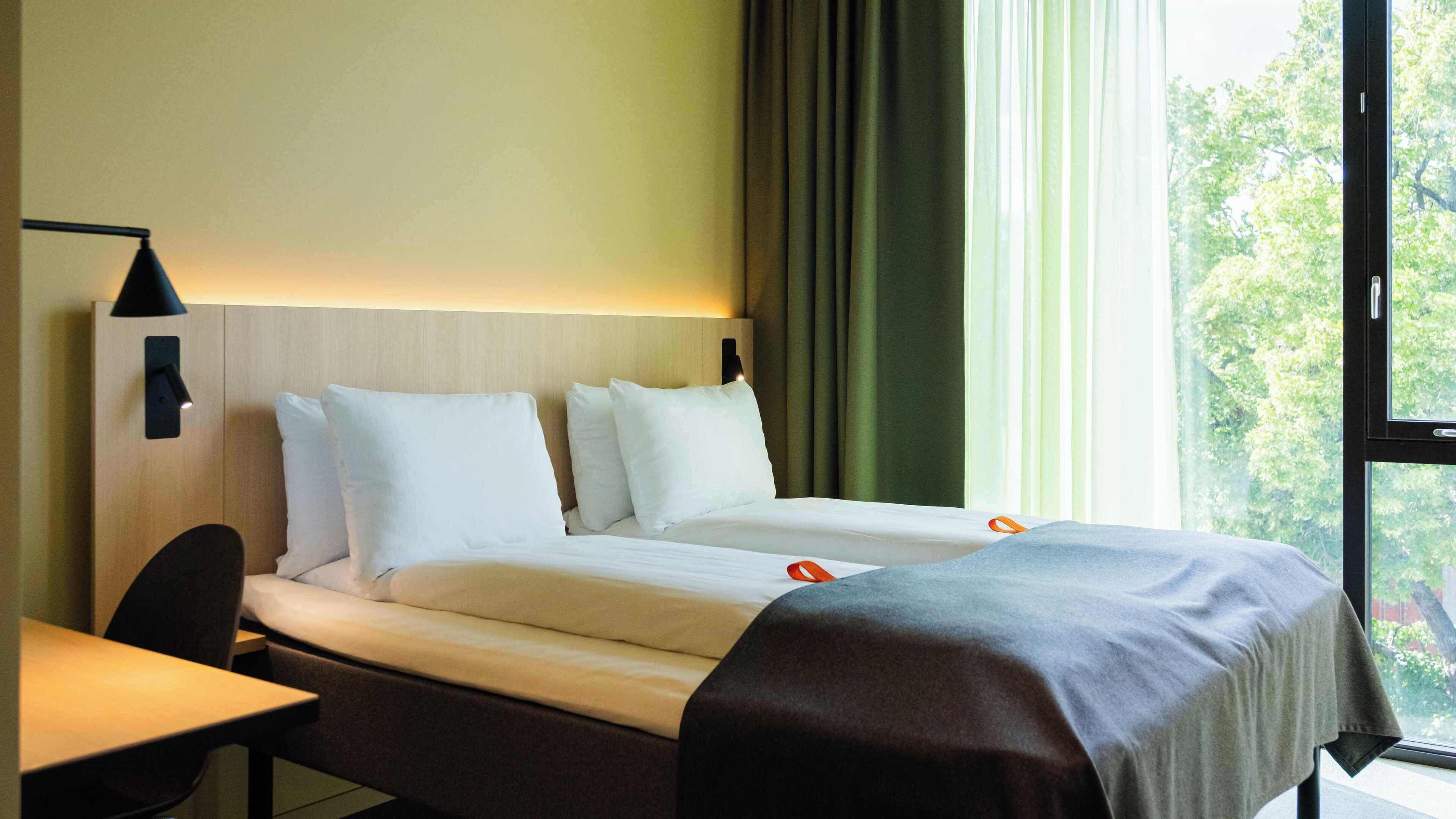 Standard-dobbeltværelse | Skrivebord, arbejdsområde til bærbare computere, gratis Wi-Fi, sengetøj