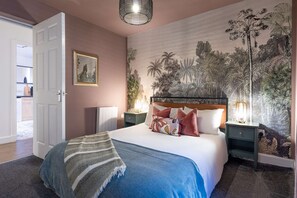 2 chambres, fer et planche à repasser, Wi-Fi, draps fournis