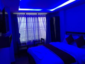 15 slaapkamers, een bureau, reisbedje, gratis wifi