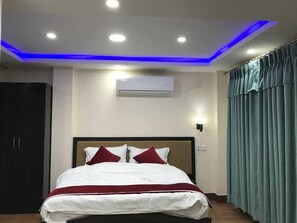 15 bedrooms, desk, travel crib, free WiFi - Experience Paradise with us (Kathmandu)