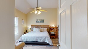 3 bedrooms, desk, free WiFi, bed sheets