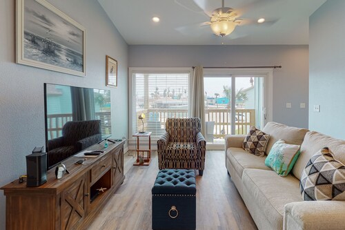 AH-J233 Second Floor Condo, Shared Pool and Hot Tub