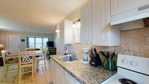 Frigorifero, microonde, lavastoviglie, macchina per tè/caffè