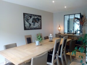 Dining - Stone house with jacuzzi 6 km from the beach. (Quettreville-sur-Sienne)