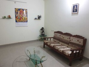 Smart TV - SimpleNSmart- homestay experience with peaceNtranquility.With Highspeed B/dband. (Varanasi)