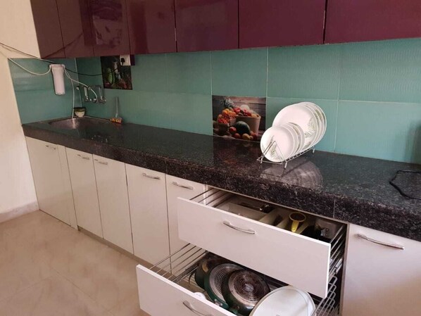 Fridge, stovetop, electric kettle, cookware/dishes/utensils - SimpleNSmart- homestay experience with peaceNtranquility.With Highspeed B/dband. (Varanasi)