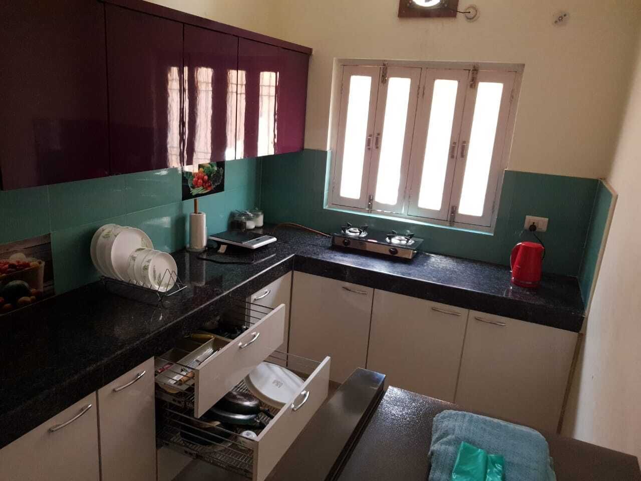 Fridge, stovetop, electric kettle, cookware/dishes/utensils