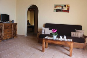 TV, fireplace - Villa Morrito, Spanien (Puntagorda)