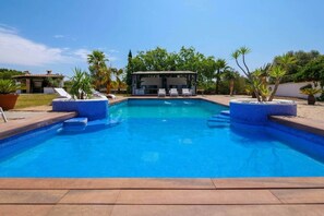 حمّام سباحة خارجي