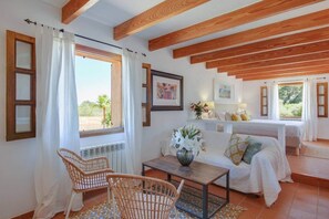 Interior - Dream finca: XXL pool, table tennis, BBQ house, volleyball, air-condition (Port de Pollença)