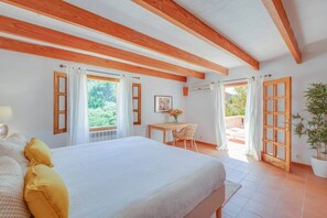 5 bedrooms, in-room safe, desk, iron/ironing board - Dream finca: XXL pool, table tennis, BBQ house, volleyball, air-condition (Port de Pollença)