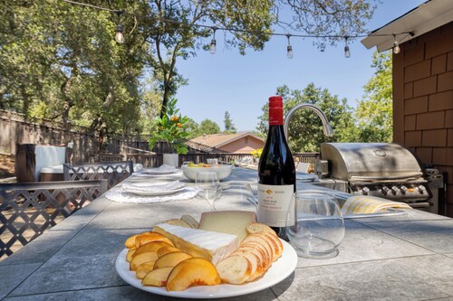 5 Bedroom wine Country Home, Grill, Hot Tub, Granny unit in Santa Rosa 