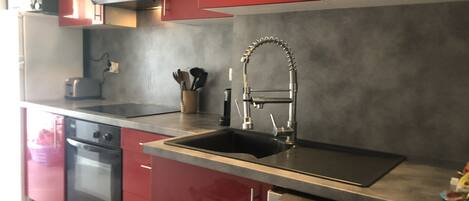 Kühlschrank, Ofen, Herdplatte, Geschirrspüler