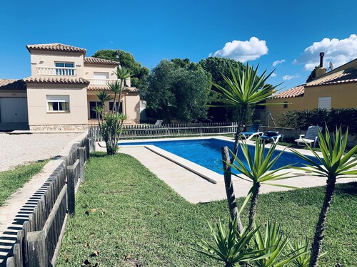 Villa with private pool for 11 people air conditioning wifi at 800m Calaforn