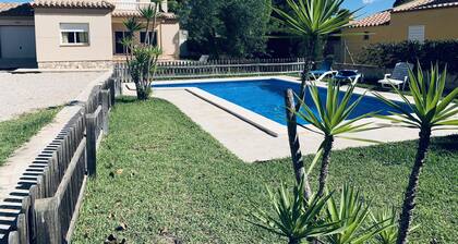 Villa with private pool for 11 people air conditioning wifi at 800m Calaforn