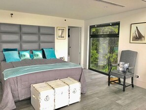 2 bedrooms, desk, iron/ironing board, travel cot - No.1 in far North Whangaroa Top Luxury- Cosy retreat "Kauri Hill Estate" Lodge (Northland)