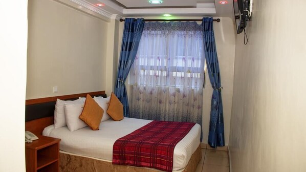 Deluxe Double Room | In-room safe, desk, laptop workspace, soundproofing - milestone city hotel (Nairobi)