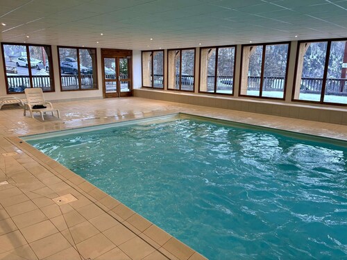 Cosy 2-Room Apartment with Pool & Jacuzzi, Sleeps 4, Ski-In/Ski-Out, South/West Balcony