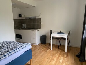 Business Studio | Blackout curtains, free WiFi, bed sheets