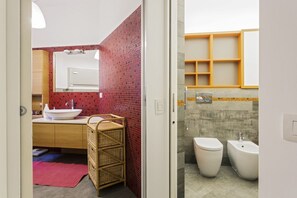 Shower, hair dryer, bidet, towels - Hostmate - Milano - Sapeto- Colonne S.Lorenzo (Milano)