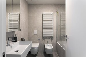 Bathtub, hair dryer, bidet, towels