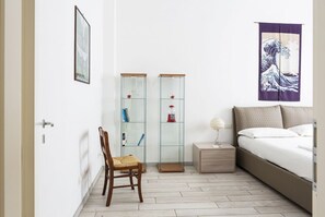 2 slaapkamers, een strijkplank/strijkijzer, gratis wifi, beddengoed