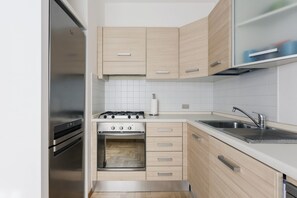 Kühlschrank, Ofen, Herdplatte, Geschirrspüler