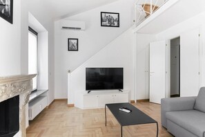 TV - Hostmate - Milano - Vicolo Fiori - Brera (Milano)