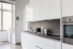 Fridge, microwave, oven, stovetop