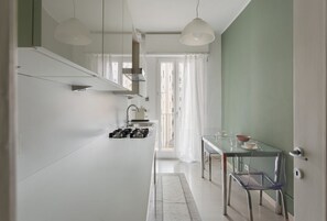 Fridge, microwave, oven, stovetop