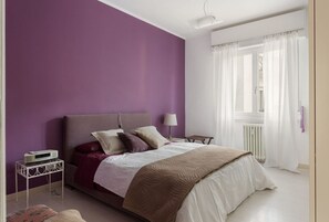 1 chambre, fer et planche à repasser, draps fournis