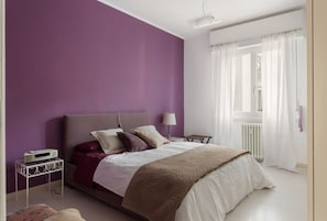 1 chambre, fer et planche à repasser, draps fournis