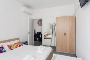3 slaapkamers, een strijkplank/strijkijzer, gratis wifi, beddengoed