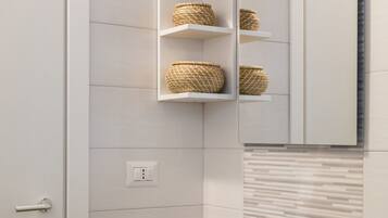 Shower, hair dryer, bidet, towels