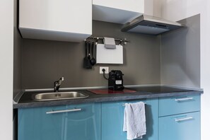 Fridge, stovetop, dishwasher, coffee/tea maker