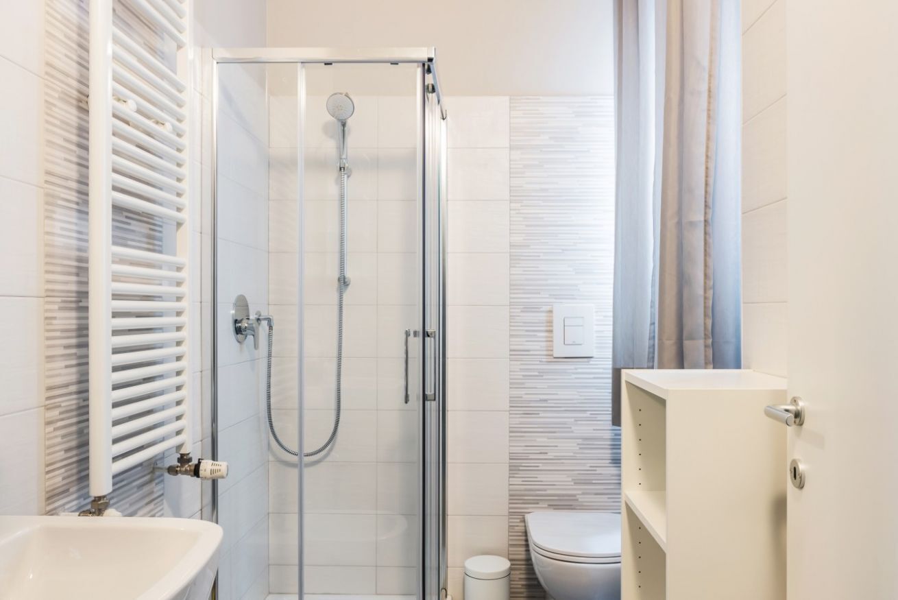 Dusche, Haartrockner, Bidet, Handtücher