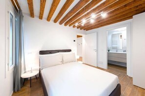 2 makuuhuonetta, työpöytä, silitysrauta/-lauta, Wi-Fi