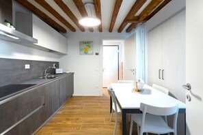 Fridge, oven, stovetop, dishwasher - Incanto Venice - Rialto neighborhood - Salizada (Venezia)